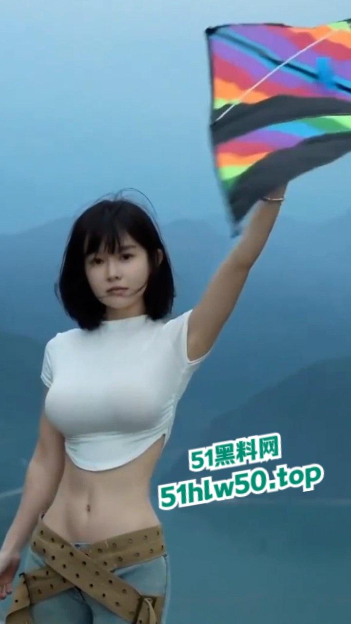 抖音700万粉丝擦边巨乳网红【江小帆】疑似被爆出黑历史,曾经真实身份竟是福利姬,大量不雅视频流出!-7