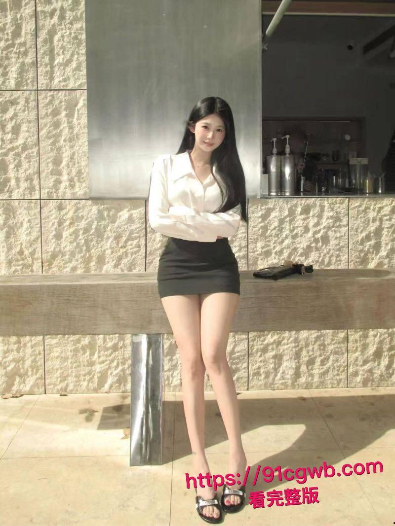 昆明理工大学系花李梦静家中最新私密视频泄密:跪地深喉吸吮肉棒口爆吞精,床上无套爆操骚穴激情颜射!-11