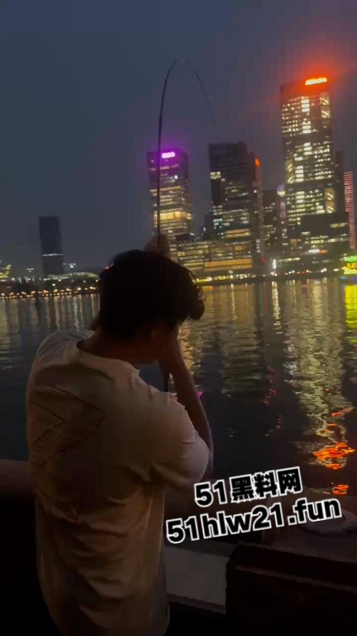 广东猎德大桥钓鱼佬,空军半月却意外钓到披发美艳女尸,真除了鱼啥都能钓到啊。-2