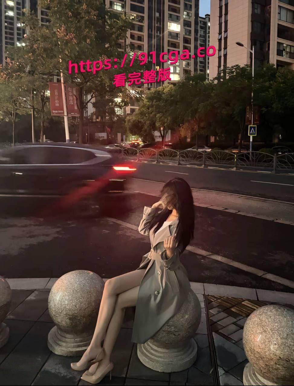 高颜值反差婊莎莎,这妹子高颜值脸蛋甜美,妥妥的人间尤物,与男友激情性爱,把女友都给操哭-4