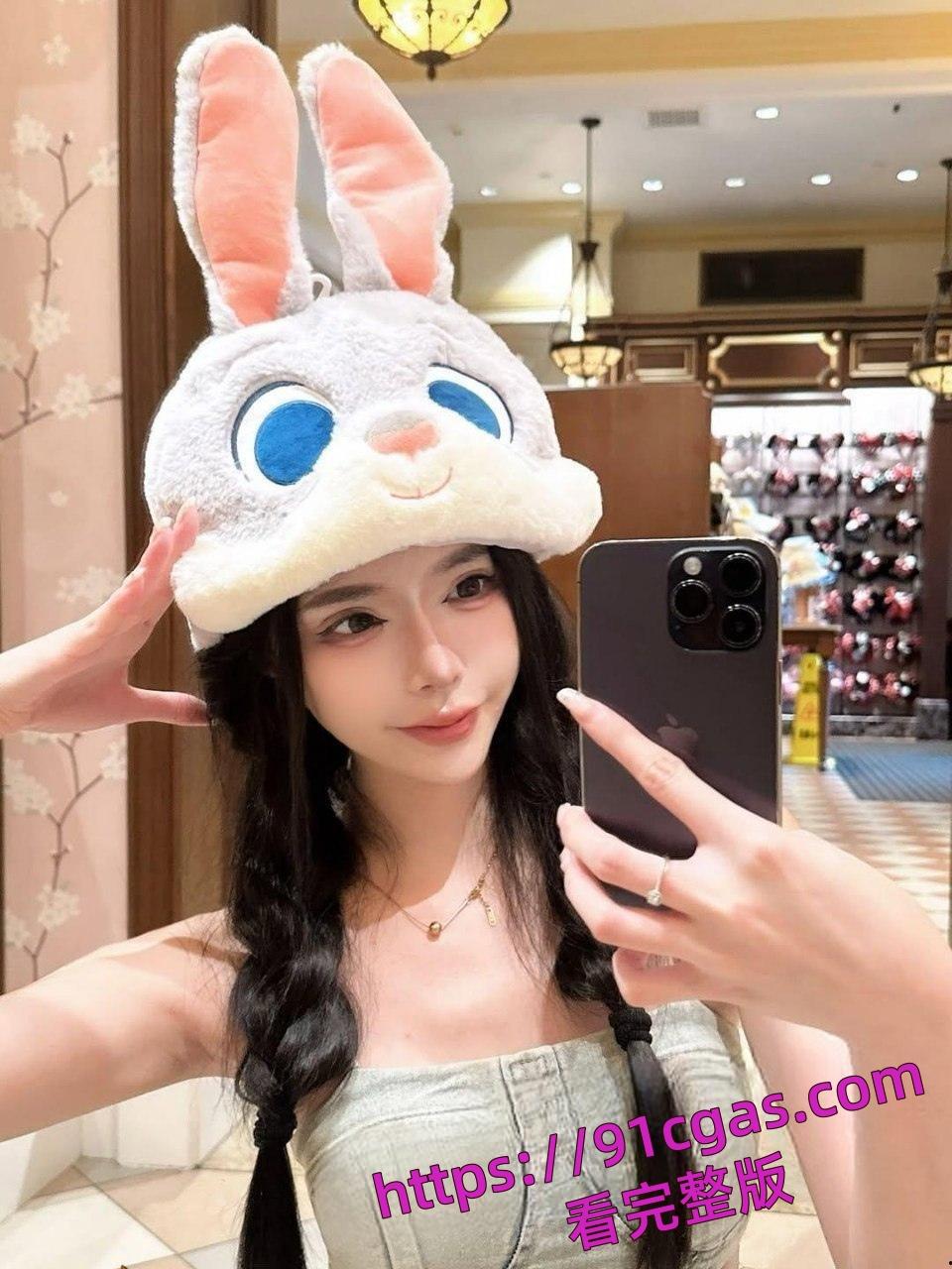 网美依婷3000粉炸出大料!与男友露脸后入视频外流,项链戴着做爱太骚了-9