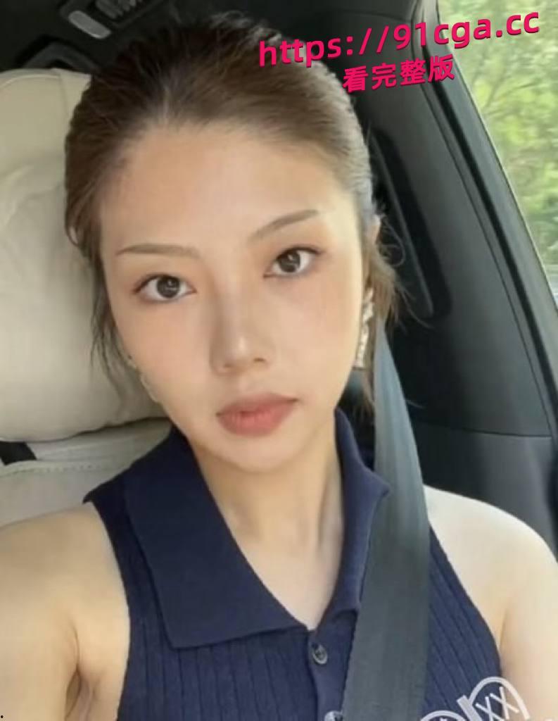 丁山职校大二学生妹韩佳妮带闺蜜约炮猛男，在情趣酒店跟体育肌肉猛男开战-1