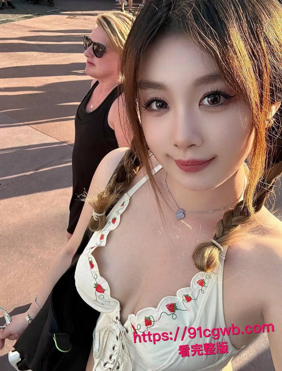 妹妹穿上旗袍勾引哥哥，最终被哥哥在椅上后入狂潮内射满骚穴！-9