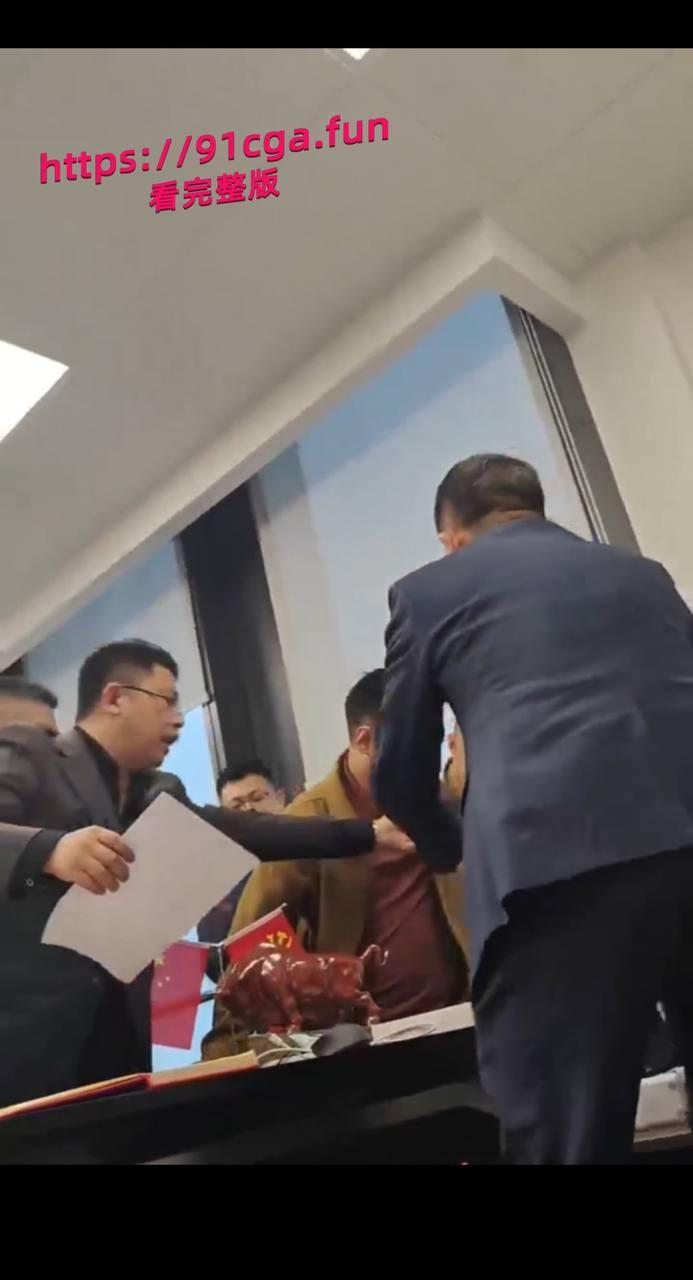 大成佛山律所黄晓蕾“陪睡”视频曝光:美女秘书靠逼上位当高管,引发公司内斗-2