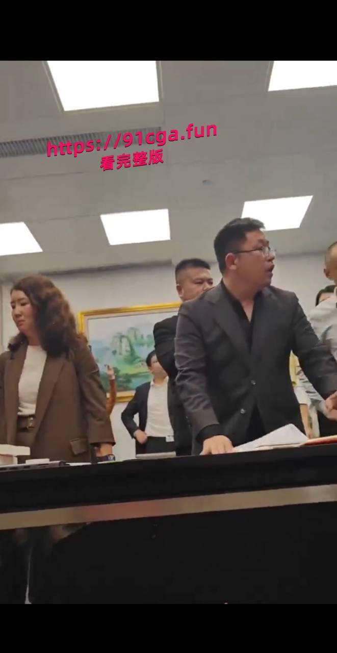 大成佛山律所黄晓蕾“陪睡”视频曝光:美女秘书靠逼上位当高管,引发公司内斗-3