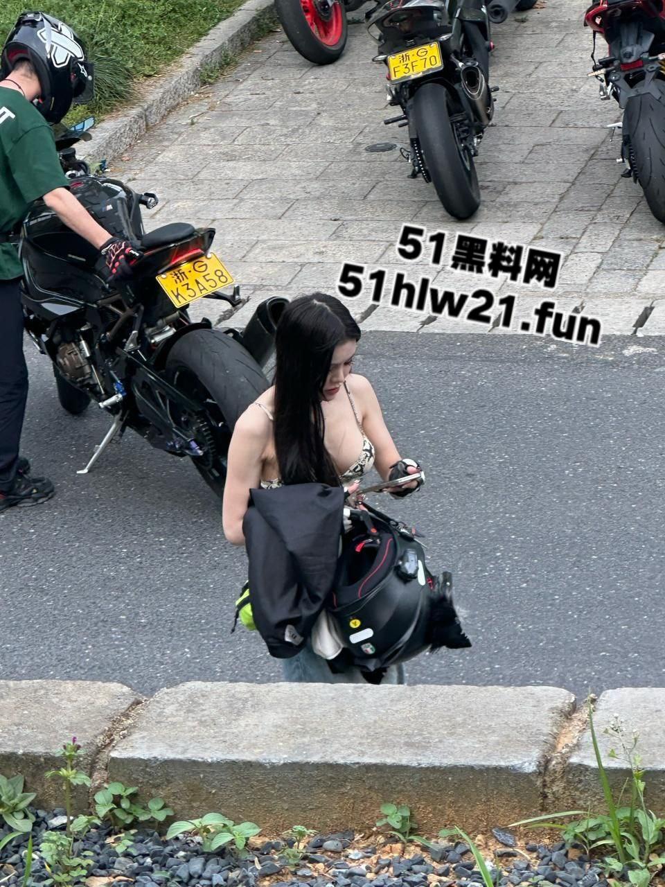 义乌真实骑行媛【喵喵】变态骚奴黑历史被扒，真鸡婆扮假名媛到处陪睡，一身名鞋名包都是卖肉被调教获得。-5