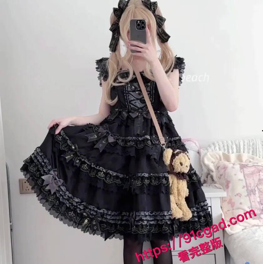 极品萝莉福利姬 仙仙桃 黑色洛丽塔自慰秀,喷水喷到镜子都花了-6