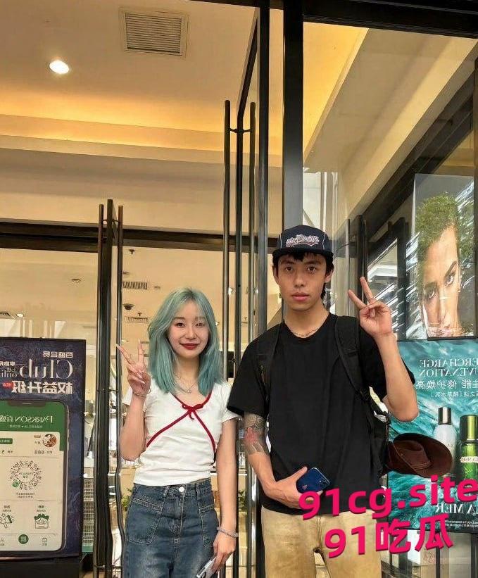 抖音500万粉丝大网红伤心男人人设崩塌 被曝光脚踏七只船-4