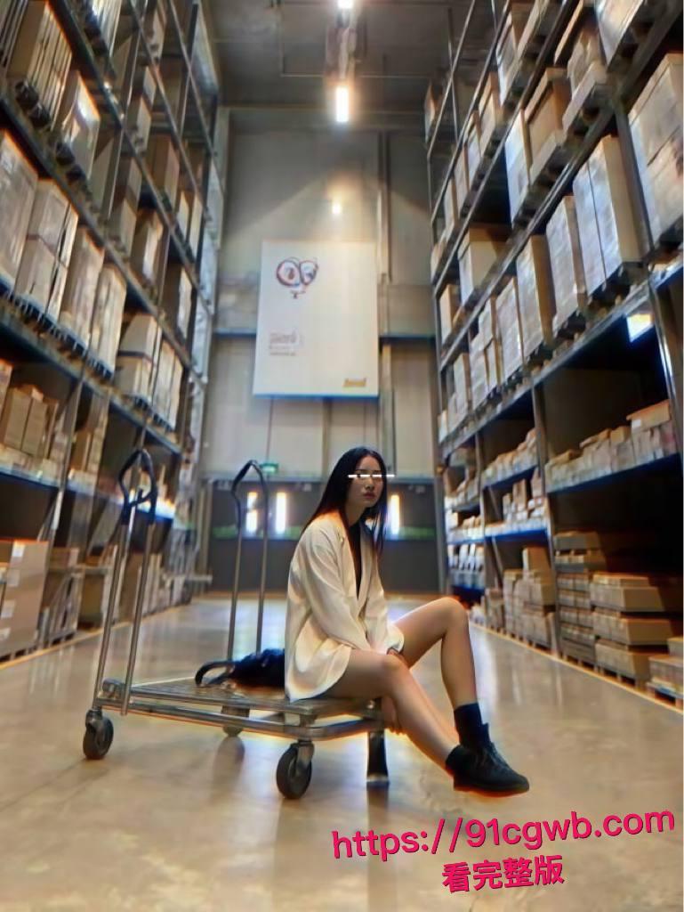 保险长腿美女思艳与男友出租屋床上激战,不雅视频流出曝光,钟爱粉穴各种玩弄无套中出,腿长逼紧骚劲十足!-1