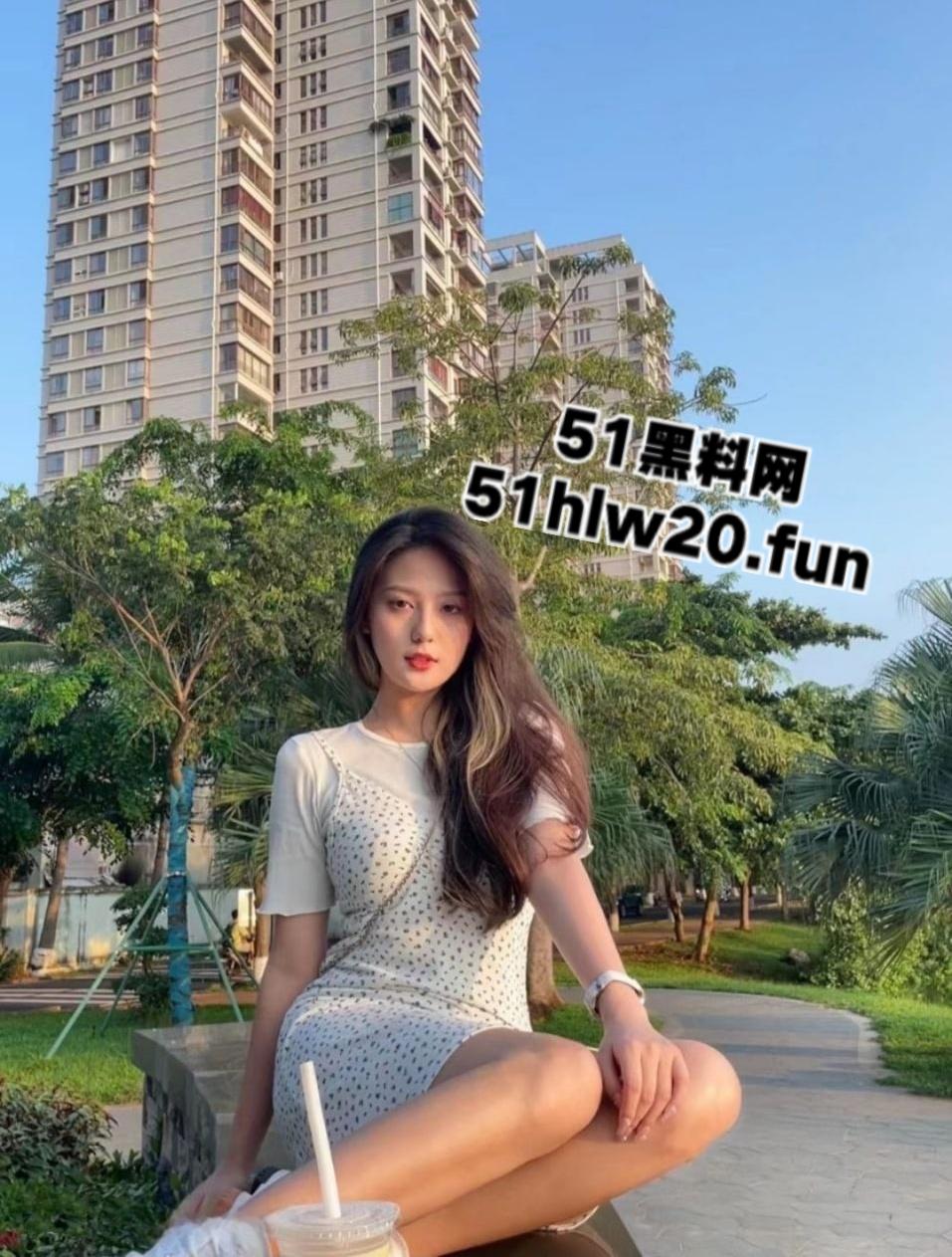 超高颜值女神【小小维on】校花级别反差女友,自拍给男友毒龙舔肛,极限露出调教小母狗。-10