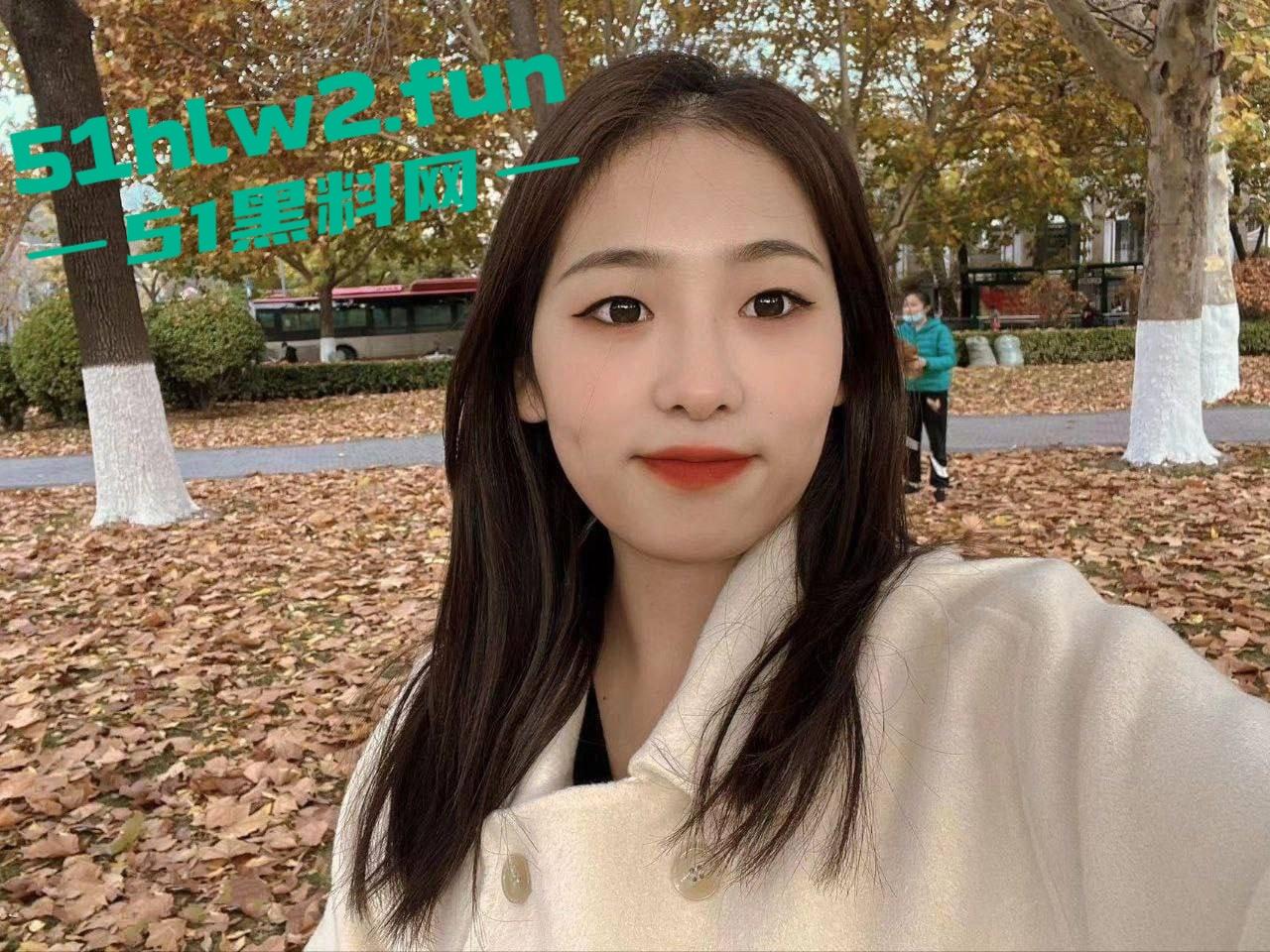 幼师专业女大学生，白天是孩子王，晚上变男人玩具！表面清纯受人尊敬，私下淫荡骚成狗，真想狠狠操烂她！-3