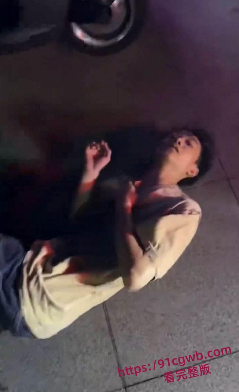 精神小伙家暴反被刀妹女友捅穿 血溅三尺聊天记录曝光 从PUA辱骂到彻底反杀 女孩一刀致命!-3