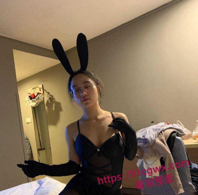 98年的高质量极品女大学生跟男友在家偷尝禁果后一发不可收拾-2