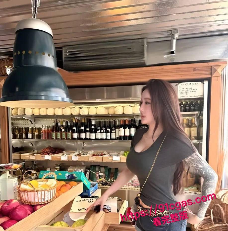 抖音网红下海遭偷拍！花臂纹身小姐姐尺度爆表，舌吻后入太劲爆-4