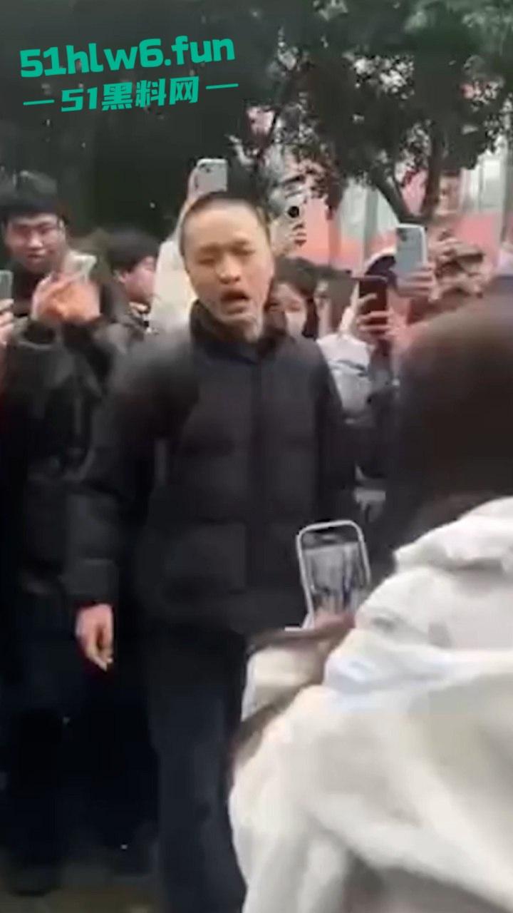 成都托普信息技术职业学院纯爱战神遭背叛,纯爱战士应声倒地当场泪诉全过程引学生围观!-5