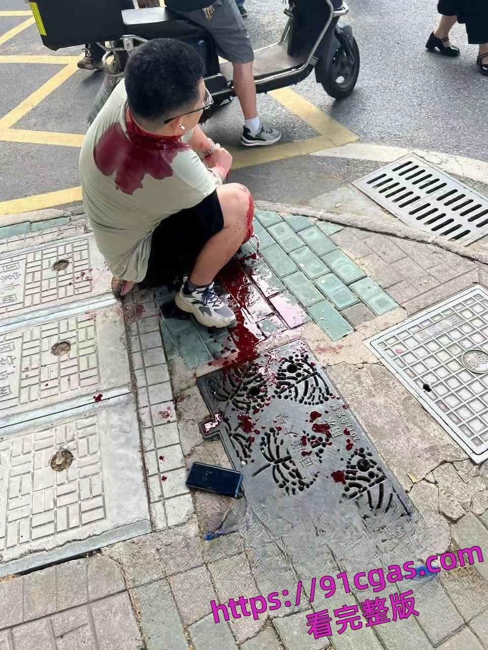 网传湖北武汉大学食堂发生随机斩人案,有多人受伤。-6