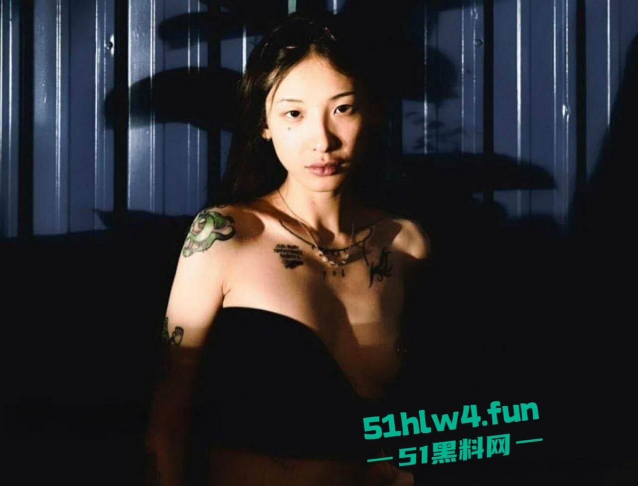 御姐级精神小妹【崔雪】高颜值纹身反差婊,身材纤细腿长逆天细腰翘臀美乳饱满 裸体自拍勾引大哥。-5