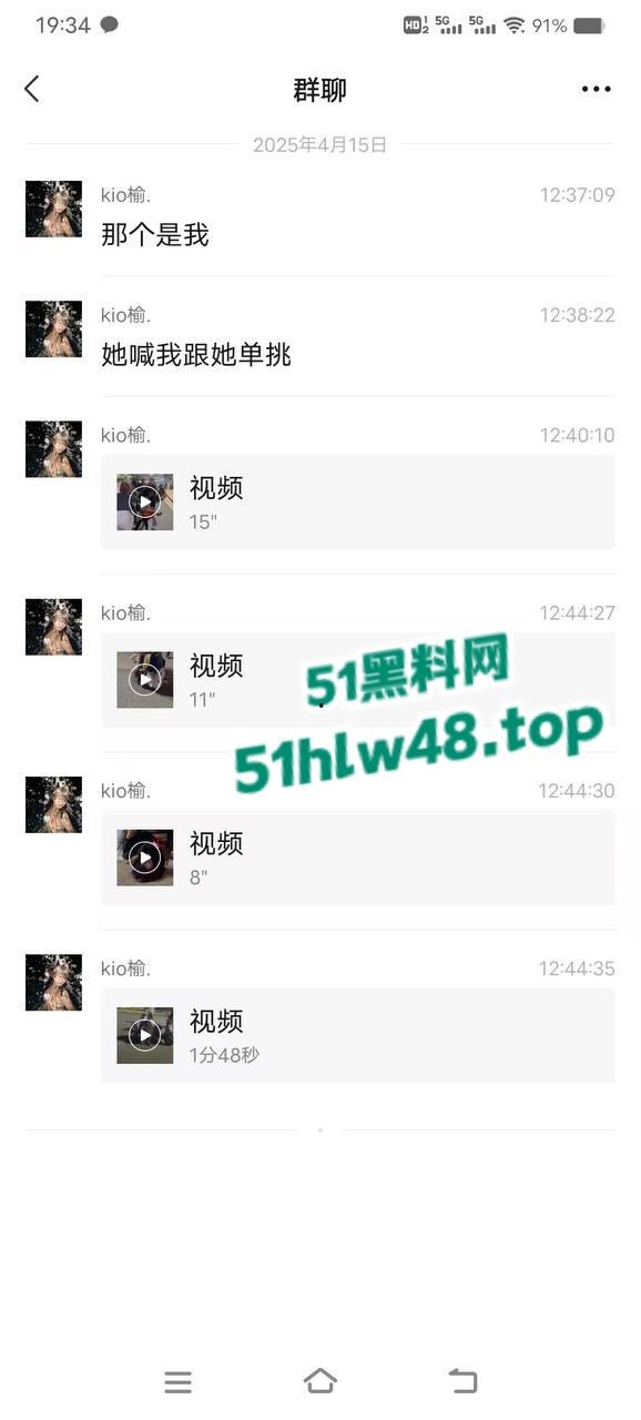 广东佛山精神小妹带人打架从单挑变群殴,女人打架真不讲武德,不过女人不撕衣服缺少精髓。-5