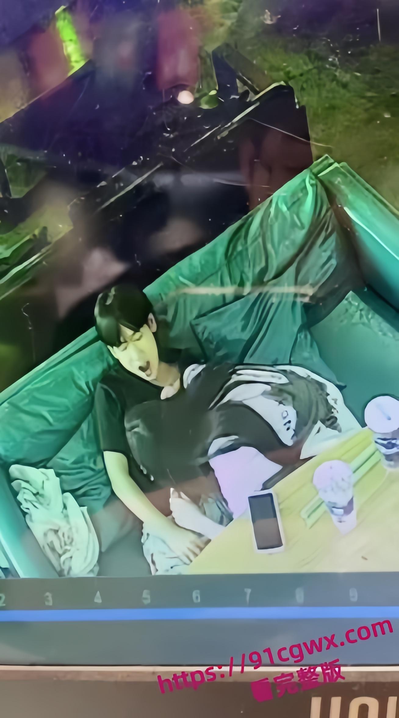 广西玉林陆川县仙尼奶茶店口交门事件,陆川县二中的高冷女神孙晓慧被同学发现给校外的精神小伙口交-4