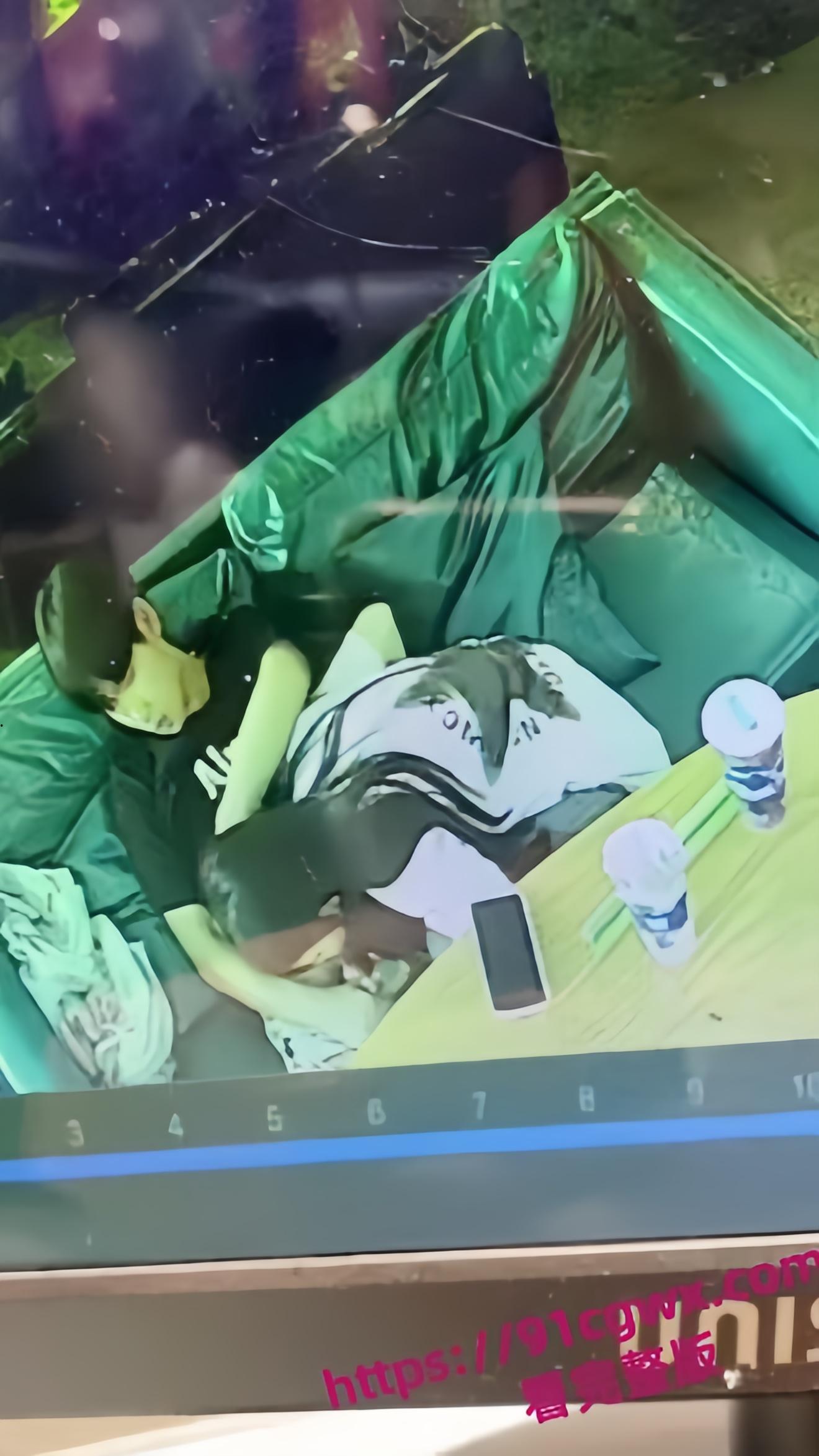 广西玉林陆川县仙尼奶茶店口交门事件,陆川县二中的高冷女神孙晓慧被同学发现给校外的精神小伙口交-5