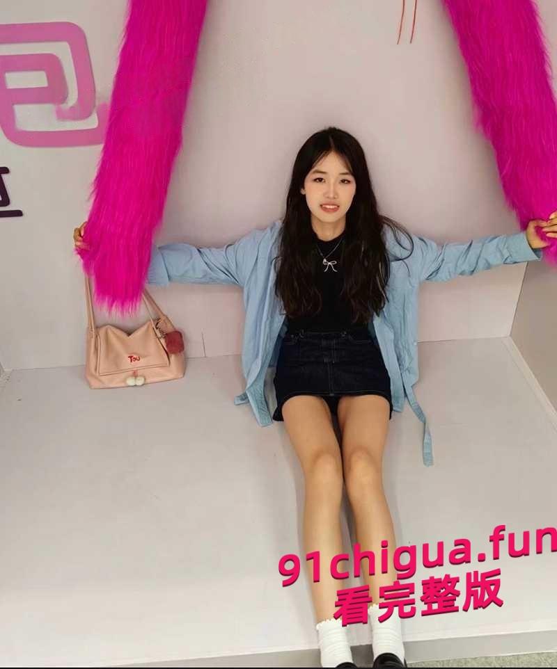 异地恋美腿JK女友和摄影师互免偷情 做爱自拍发给男友!-2