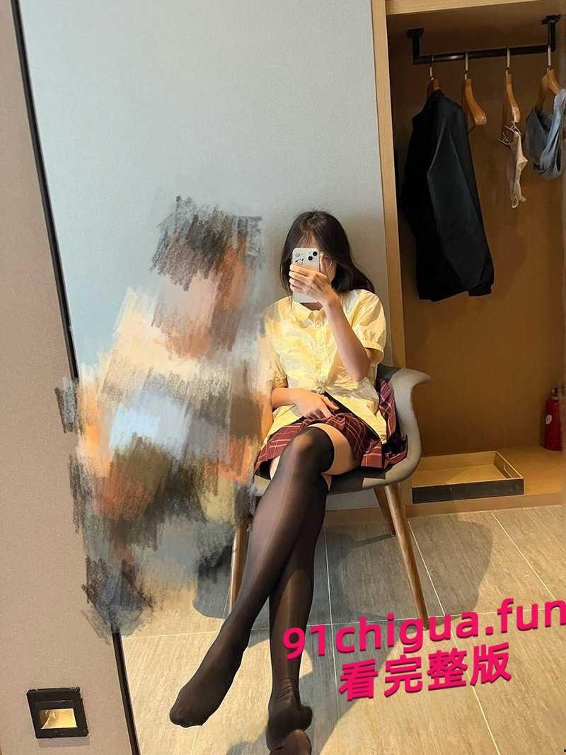 异地恋美腿JK女友和摄影师互免偷情 做爱自拍发给男友!-5