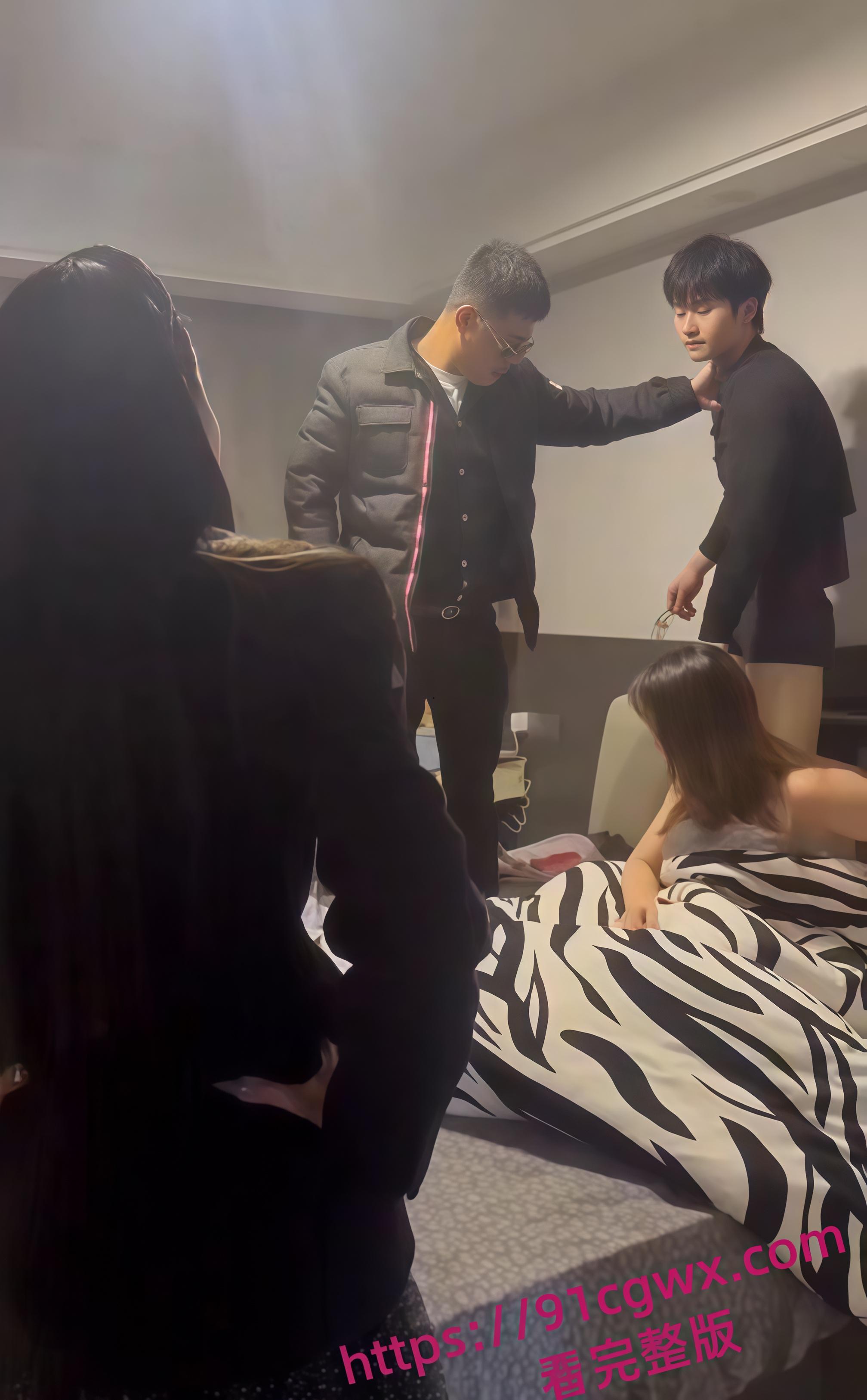 温州龙港人妻神探附体联手正夫现场抓奸 狗男女床上被揍得怀疑人生 场面混乱程度堪比三战-3