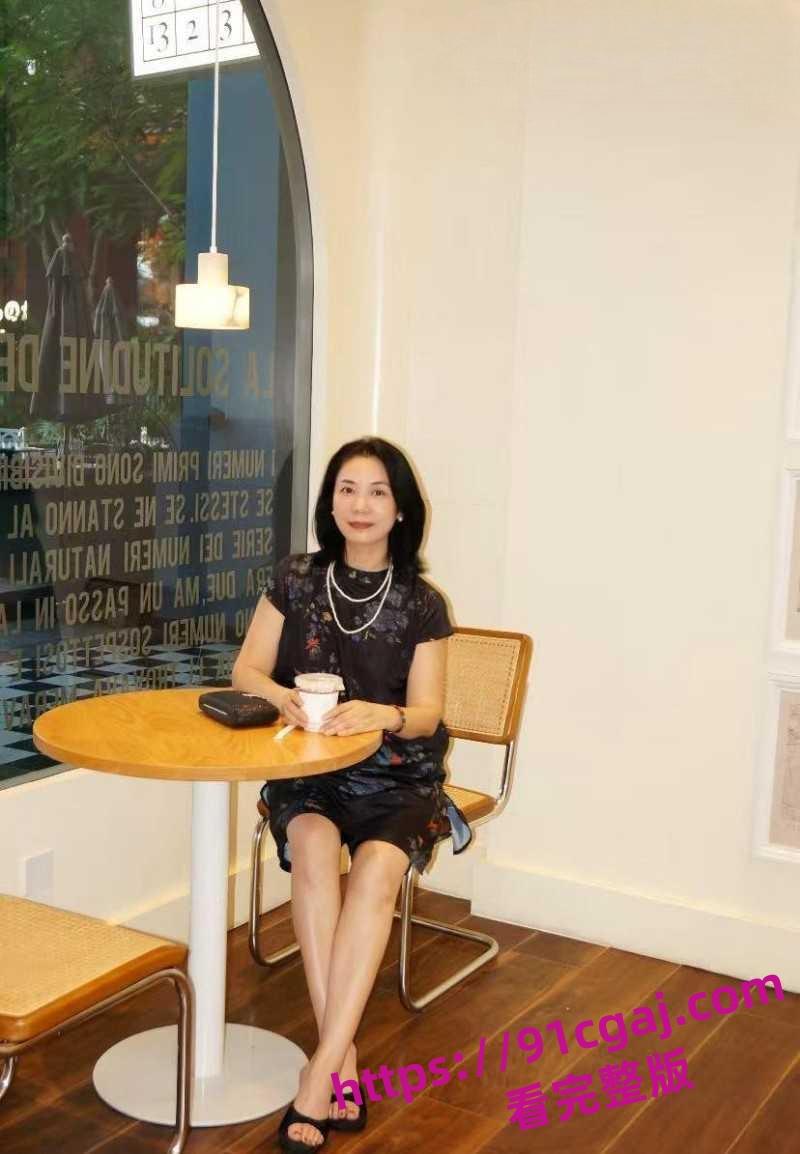 善良的小嫂子瑜伽裤搭配性感白丝白袜 后入狂顶嫂子湿滑敏感宫腔!-1