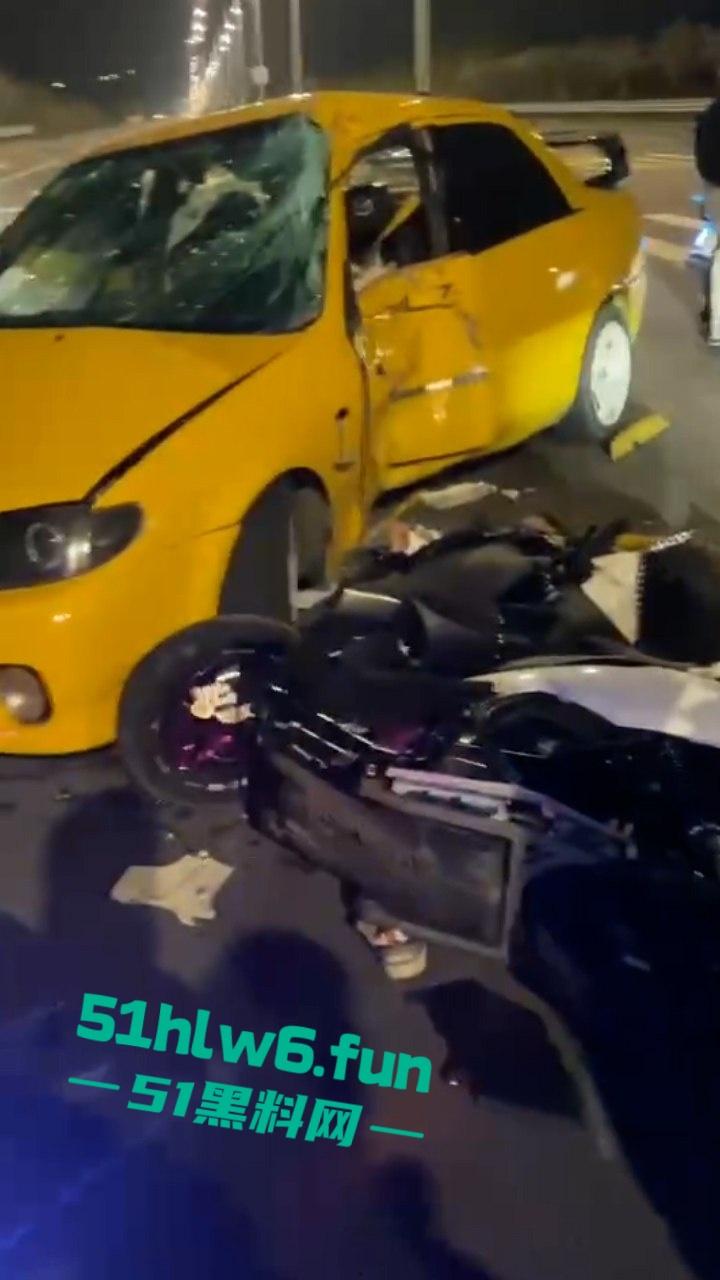 广东江门市电摩排位赛车祸，精神小伙深夜载人高速撞车，2男1女当场归西！